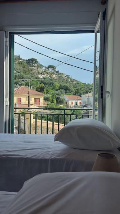 Colorful 2-Bedroom House In Gaios Dış mekan fotoğraf