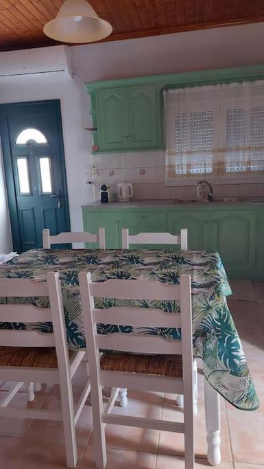 Colorful 2-Bedroom House In Gaios Dış mekan fotoğraf