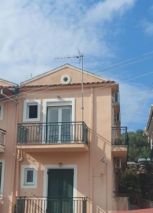 Colorful 2-Bedroom House In Gaios Dış mekan fotoğraf