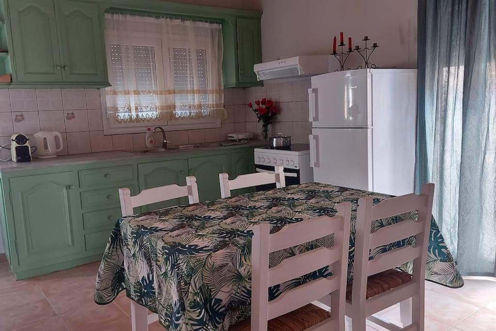 Colorful 2-Bedroom House In Gaios Dış mekan fotoğraf